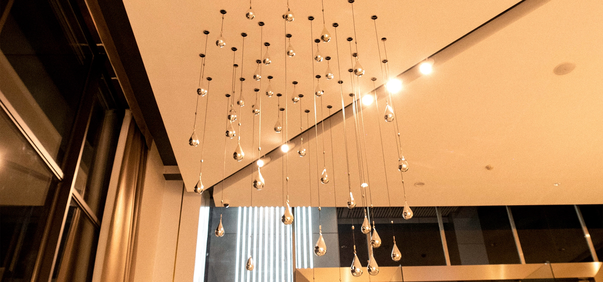 Gouttes de pluie argentées cinétiques - FENG-YI