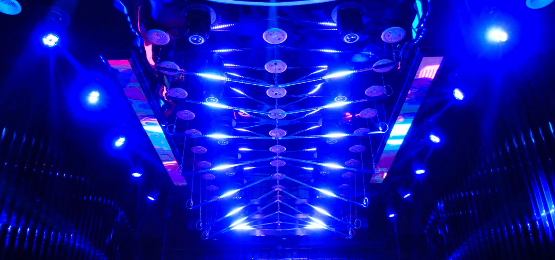 A Creative park used kinetic lights - FENG-YI