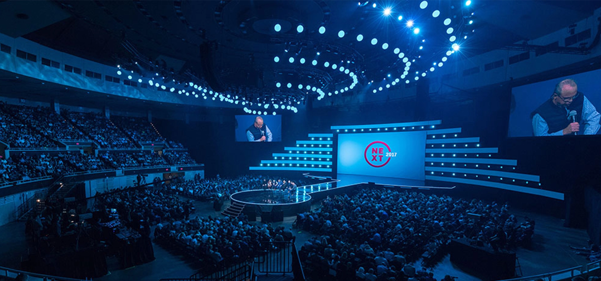 A Show for Chick Fila: Chick Fila brings DLB Kinetic bars - FENG-YI