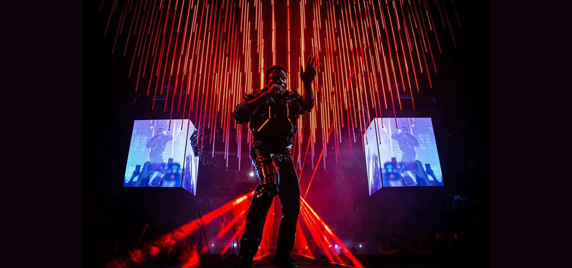 Kinetic Bar Lights Transform Childish Gambino’s The New World Tour into a Visual Spectacle - FENG-YI