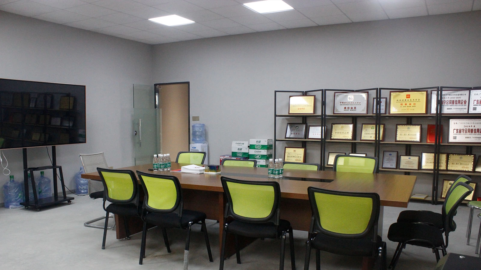 Conference Room - FENG-YI