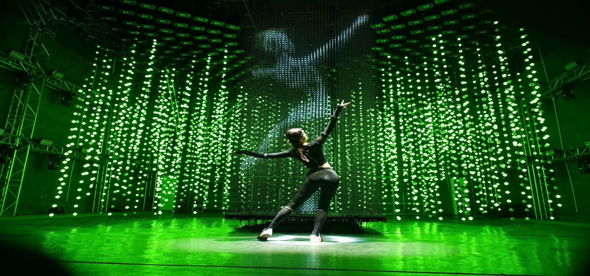 Crystal Dance - FENG-YI