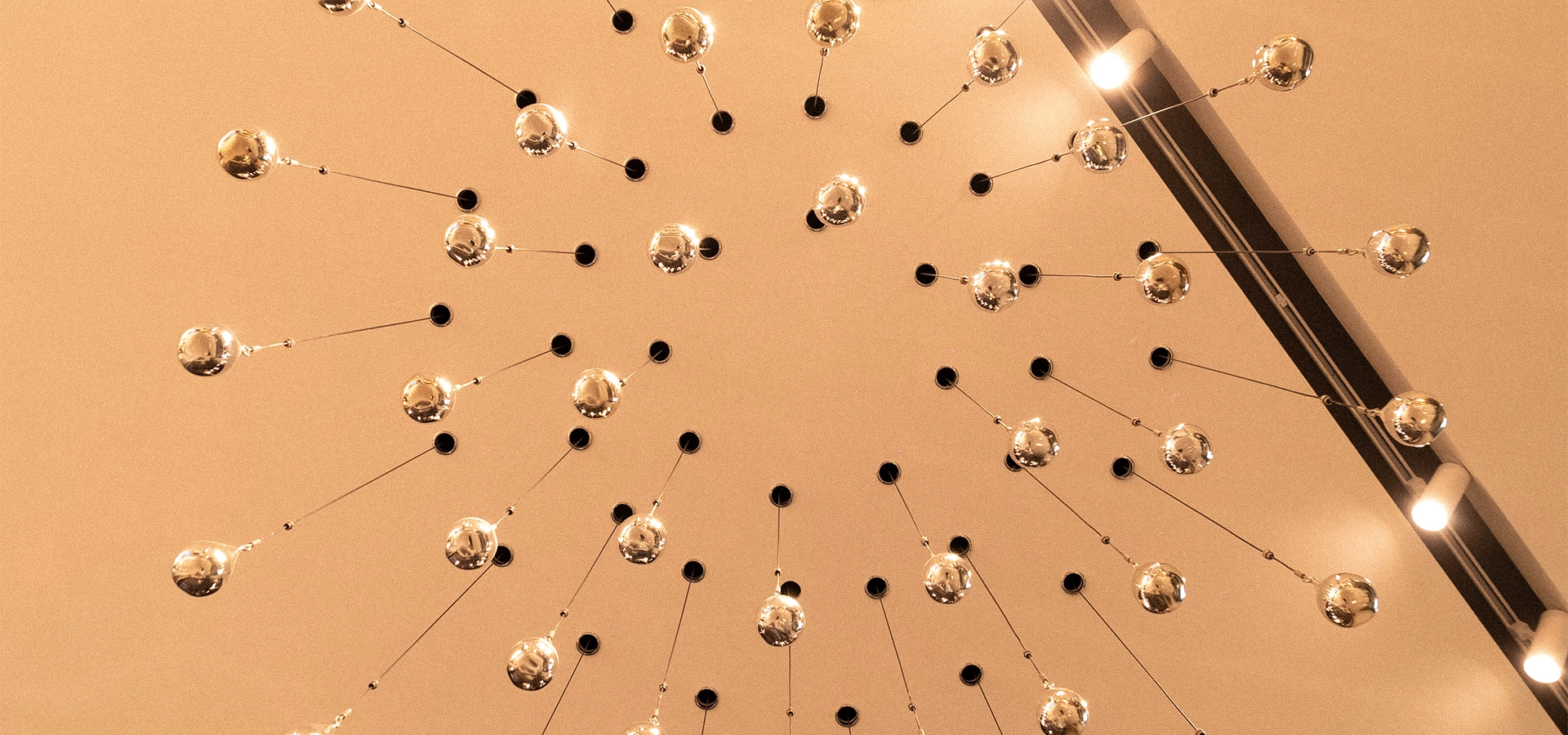 Gouttes de pluie argentées cinétiques - FENG-YI