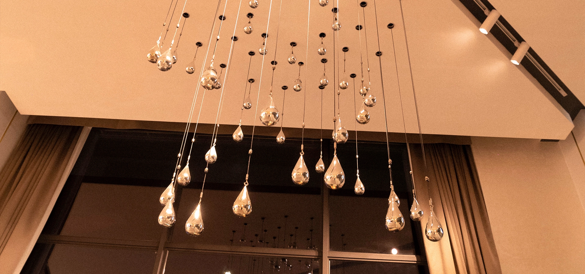 Gouttes de pluie argentées cinétiques - FENG-YI