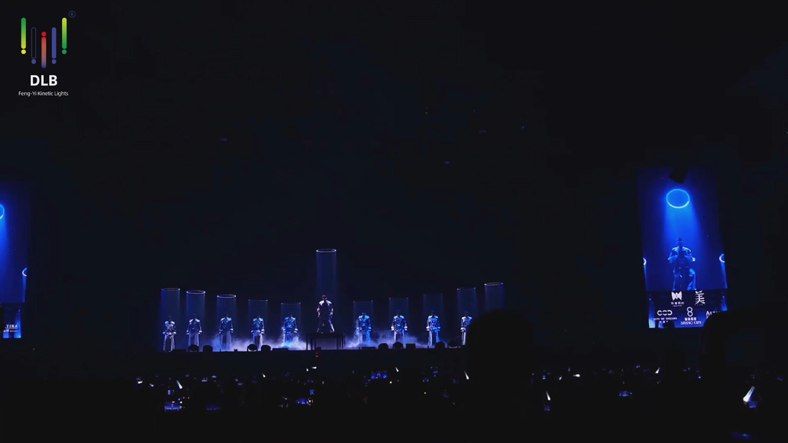 فينجي لايتنج تُعيد تعريف البهجة البصرية المثالية لحفل آرون كوك رقم 4 - فينجي يي