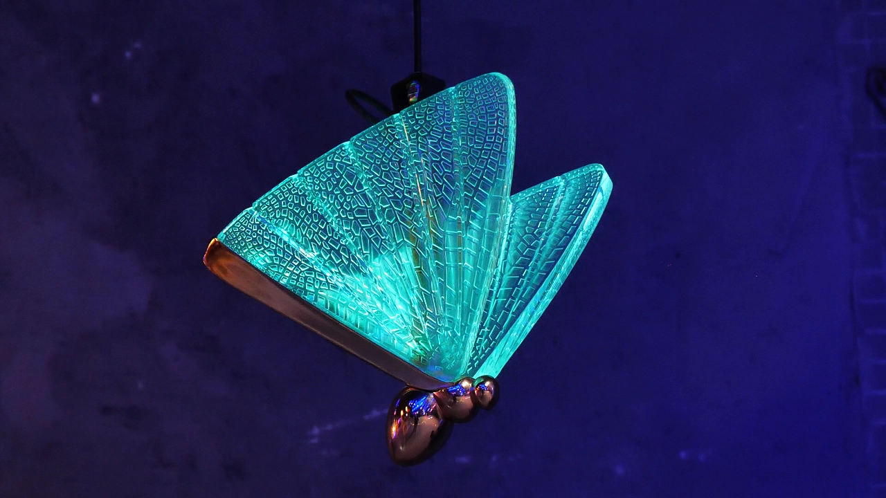 مصباح حركي على شكل فراشة - FENG-YI