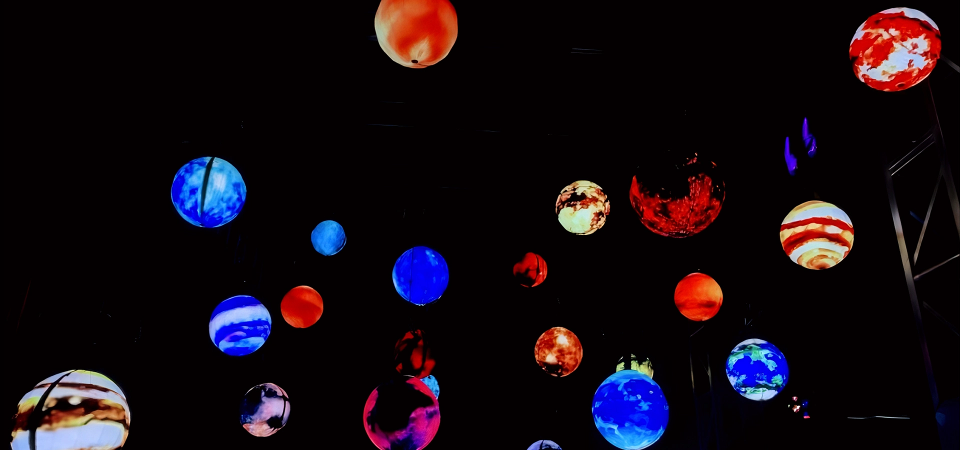 kinetic P3 ball brings fantasy planet effects - FENG-YI