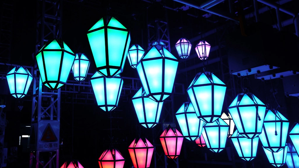 Lifting Lantern - FENG-YI