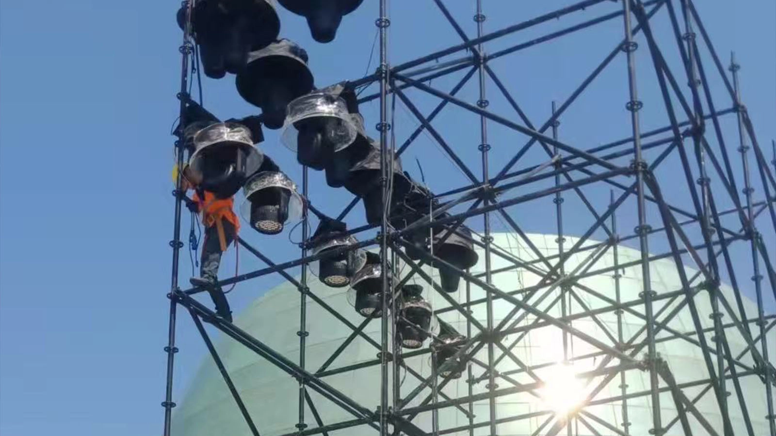 Luminaire Installation - FENG-YI