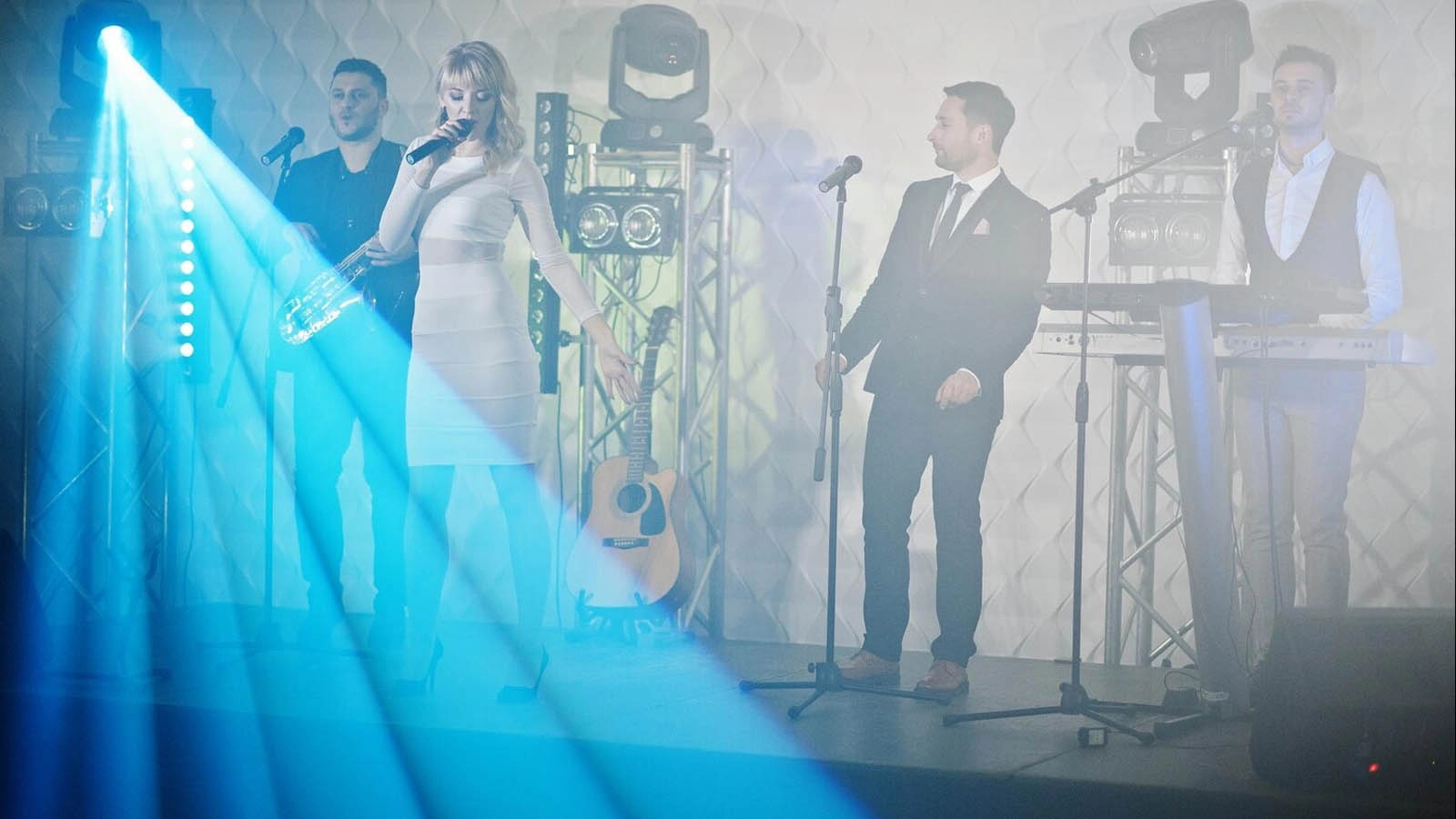 Small-to-Medium-sized Performance Scenarios - FENG-YI