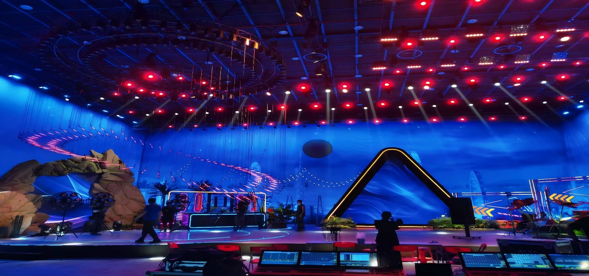 The Art of Light, Lighting up the Feast - FENG-YI