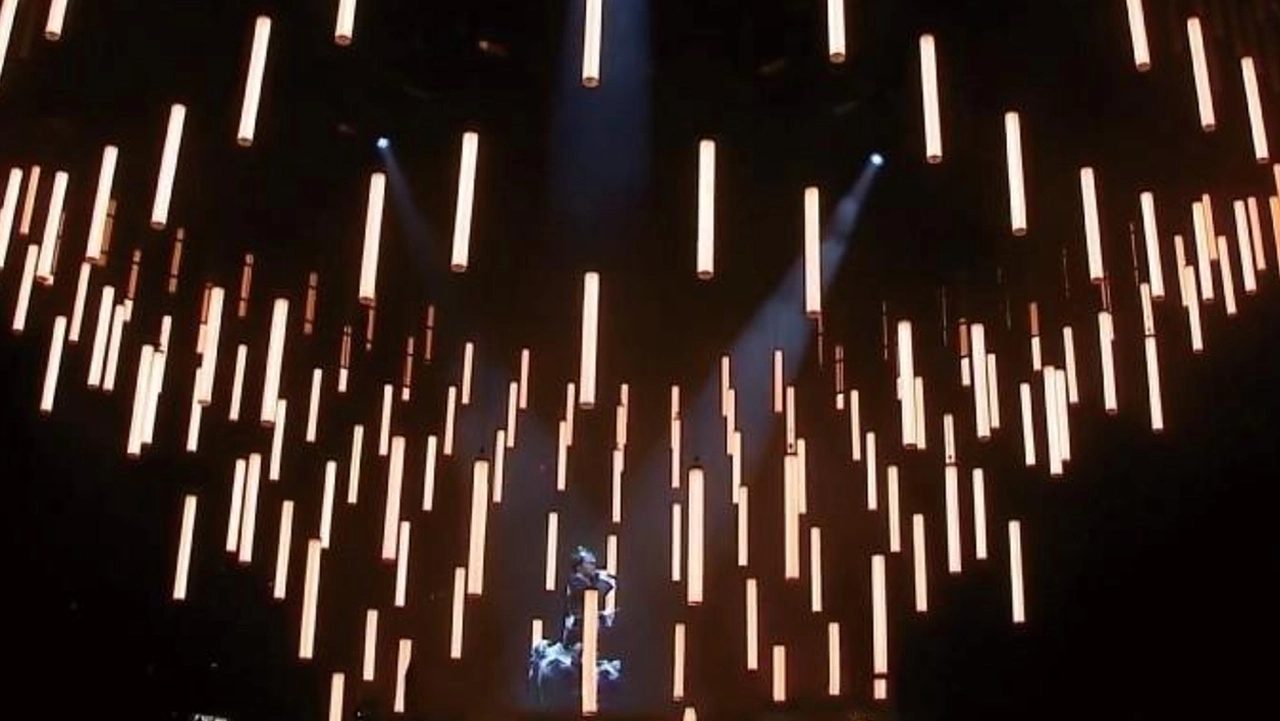 Tube-Light (2) - FENG-YI