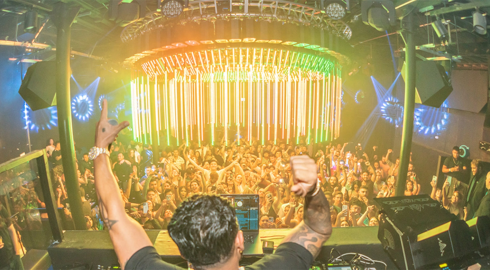 YOLO NIGHTCLUB - FENG-YI